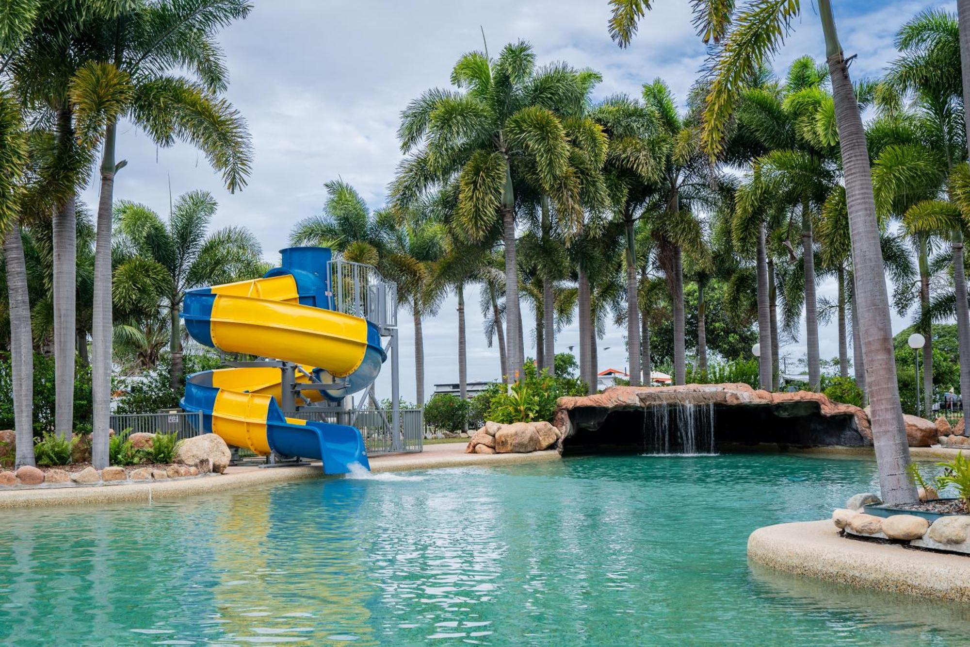 Tasman Holiday Parks - Rollingstone Esterno foto