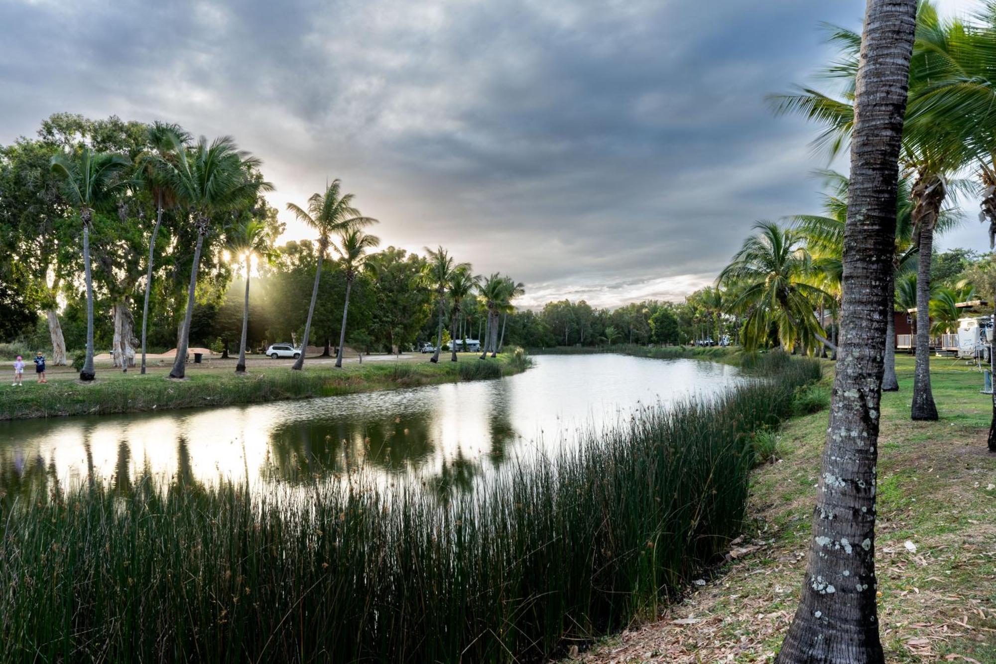Tasman Holiday Parks - Rollingstone Esterno foto