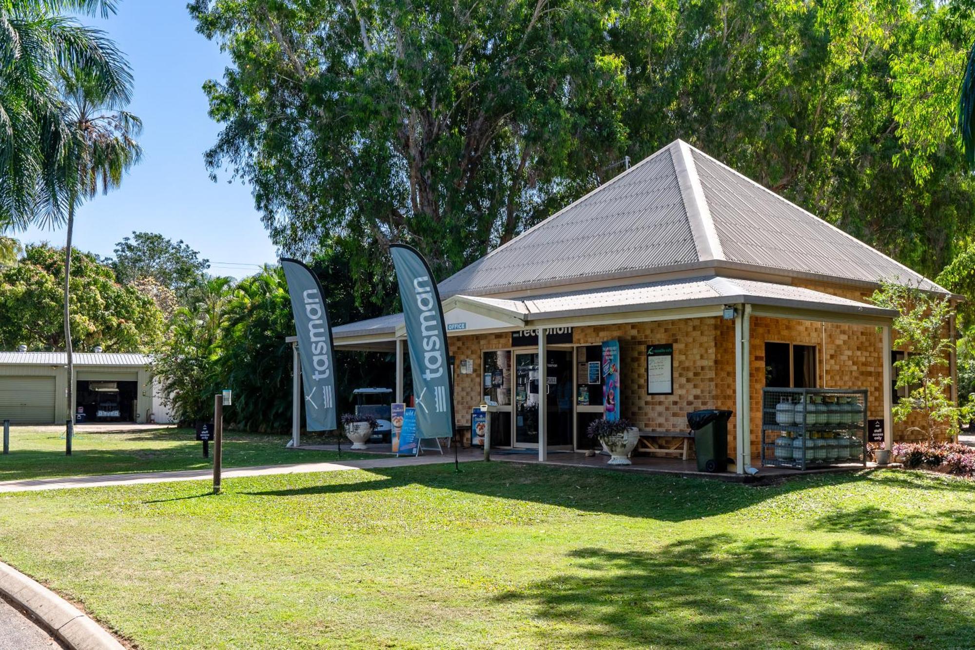 Tasman Holiday Parks - Rollingstone Esterno foto